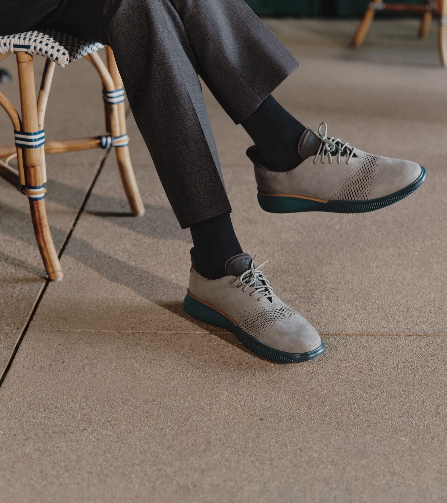 C42832:ULTIMATE GRAY NUBUCK / RAVEN / MEDITERRANEA