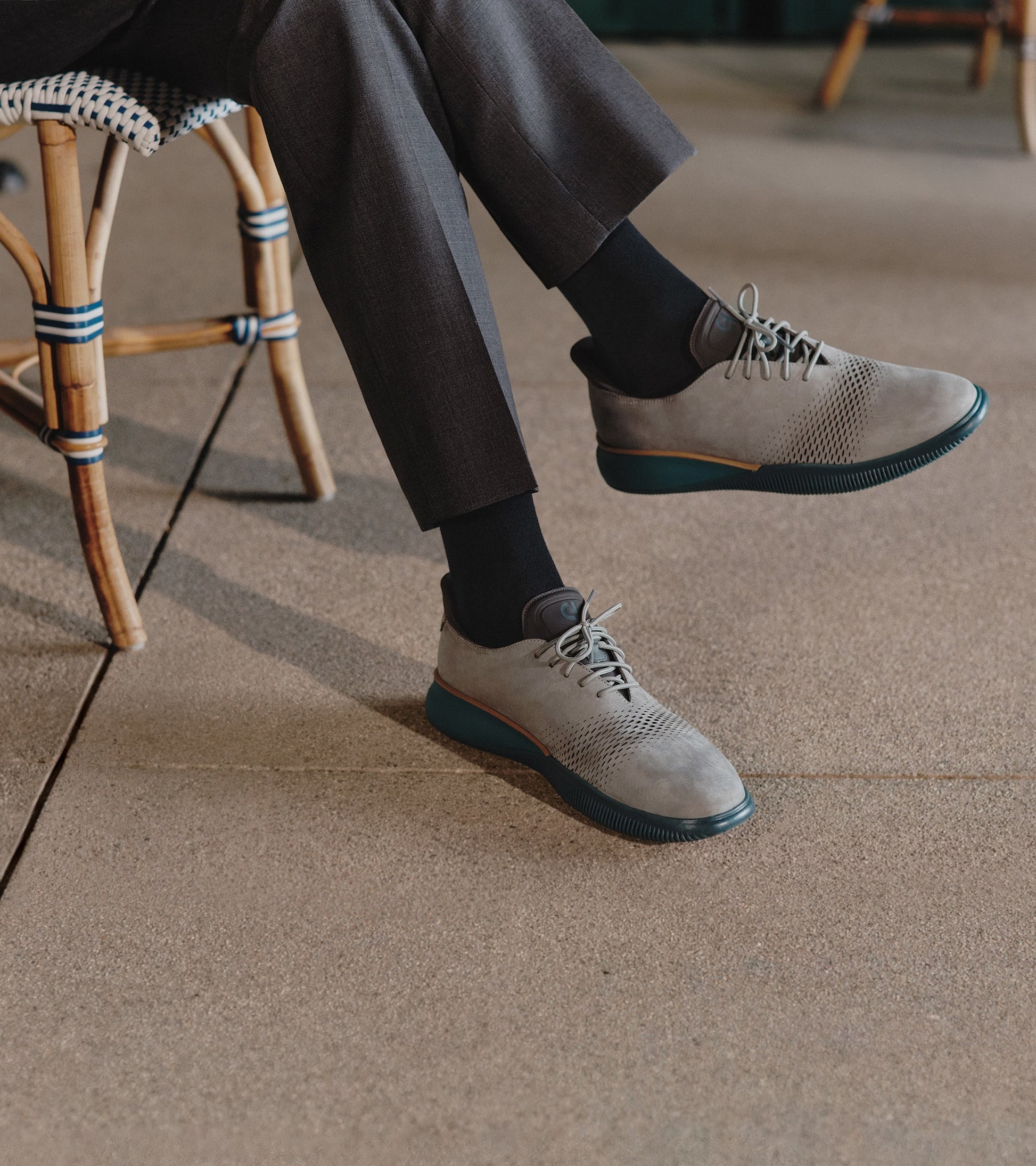 C42832:ULTIMATE GRAY NUBUCK / RAVEN / MEDITERRANEA